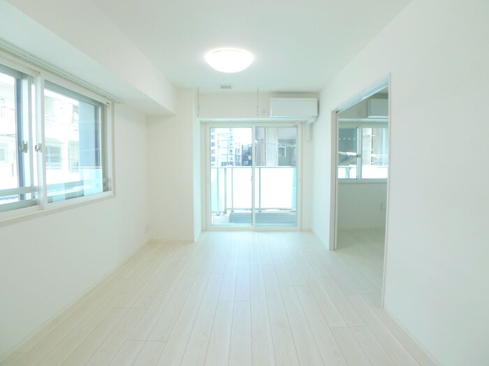 物件内観写真7　(室内からの展望)