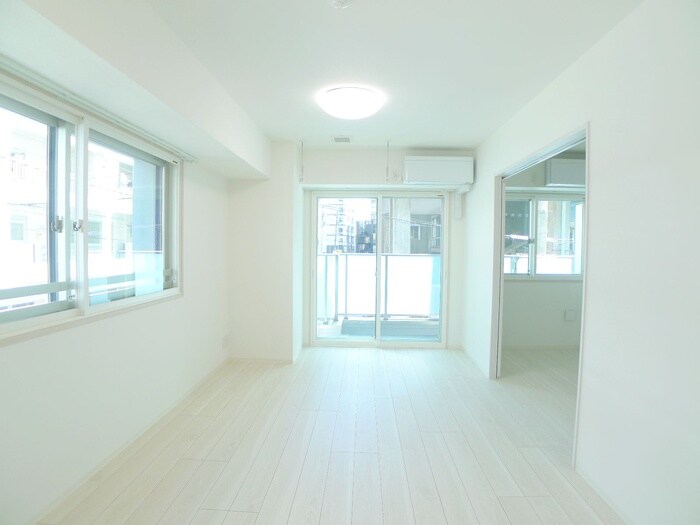 物件内観写真8　(室内からの展望)