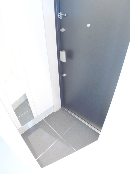 物件内観写真16　(玄関)