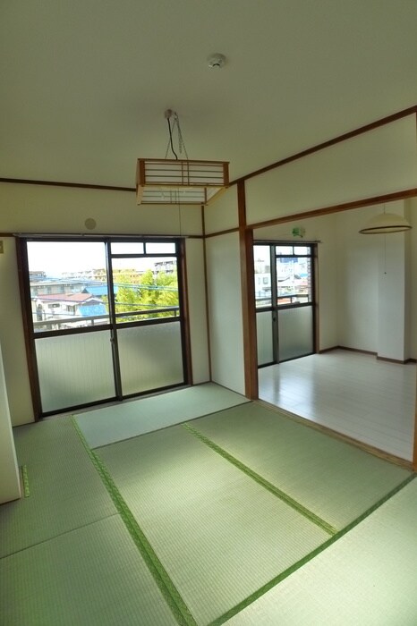 物件内観写真8　(室内からの展望)