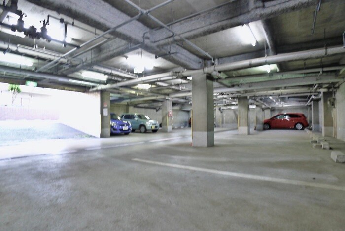 物件外観写真3　(駐車場)