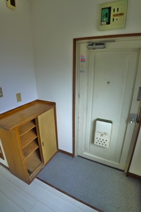 物件内観写真16　(玄関)