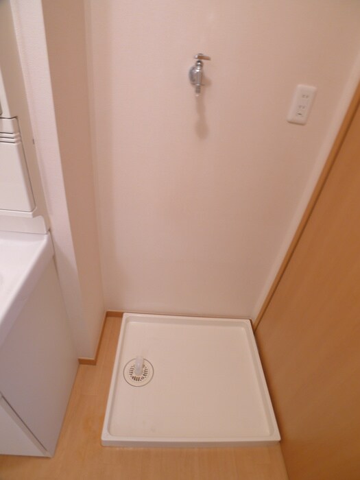 物件内観写真14　(洗濯機置場)