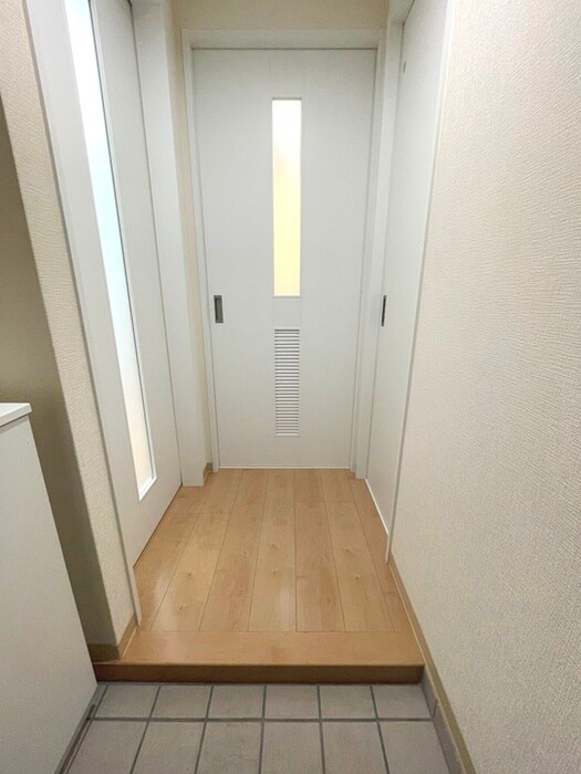 物件内観写真10　(玄関)