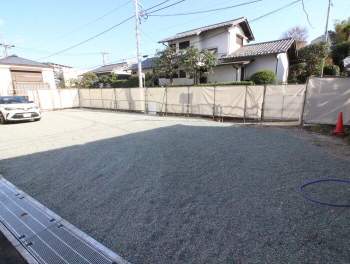 物件外観写真5　(駐車場)