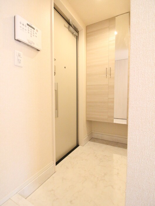 物件内観写真12　(玄関)