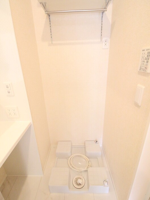 物件内観写真17　(洗濯機置場)