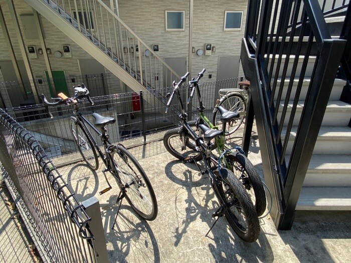 物件外観写真3　(駐輪場)