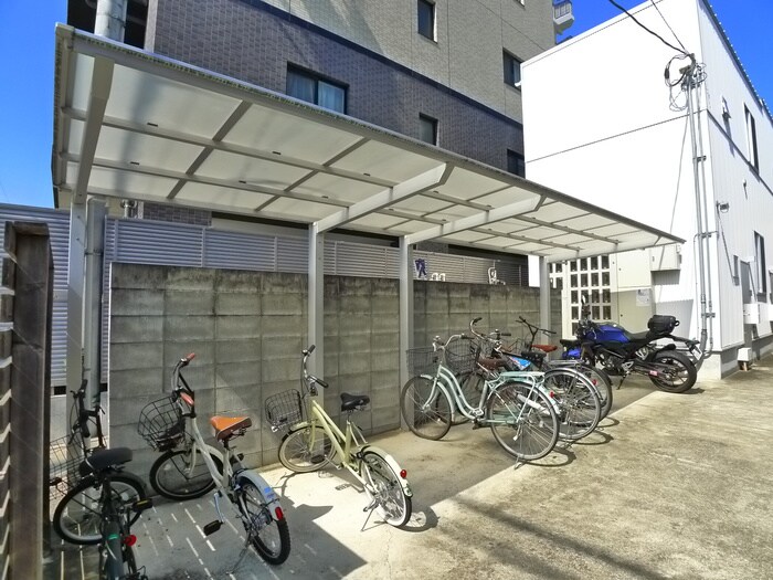 物件外観写真3　(駐輪場)