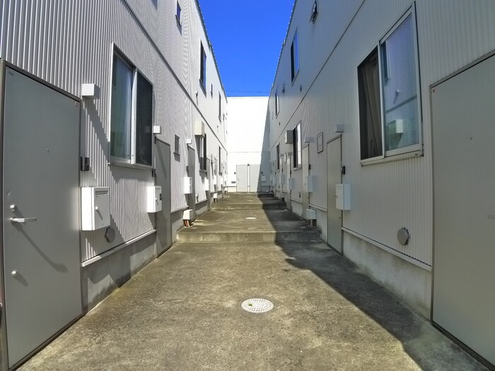 物件外観写真6　(エントランス部分)