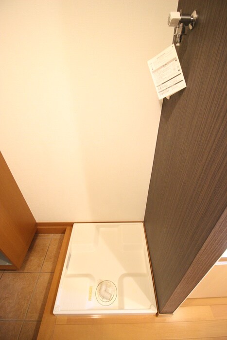 物件内観写真14　(洗濯機置場)