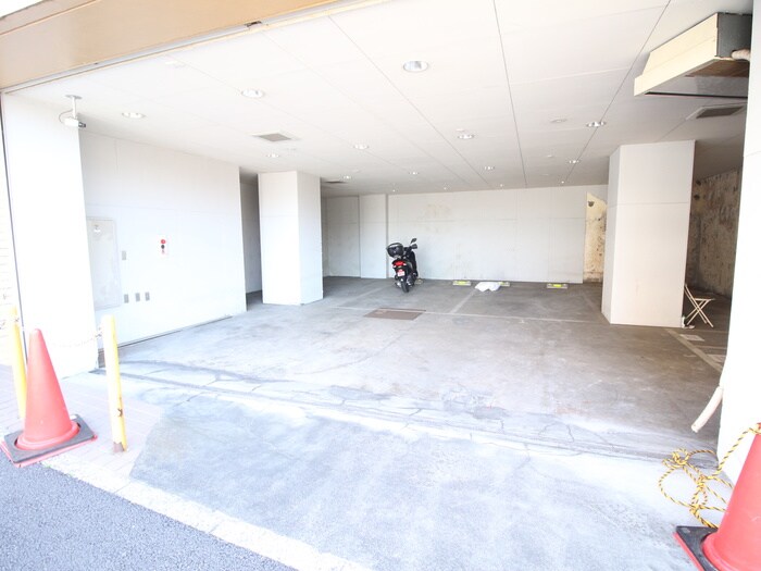 物件外観写真4　(駐車場)