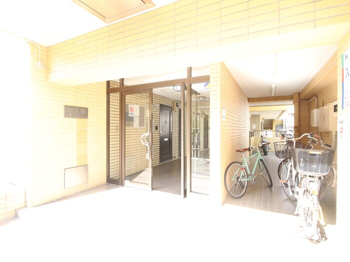 物件外観写真5　(エントランス部分)