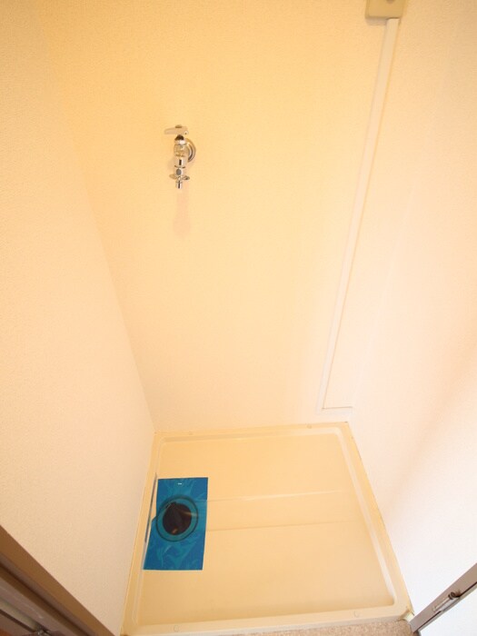 物件内観写真12　(洗濯機置場)