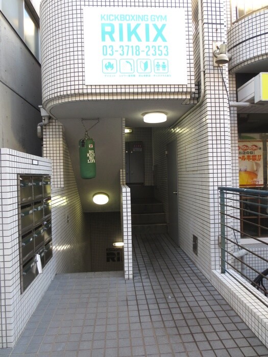 物件外観写真4　(エントランス部分)