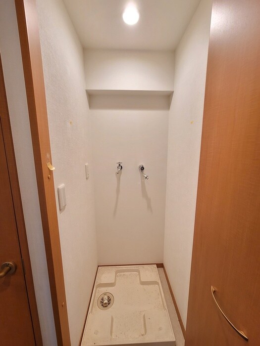 物件内観写真18　(洗濯機置場)