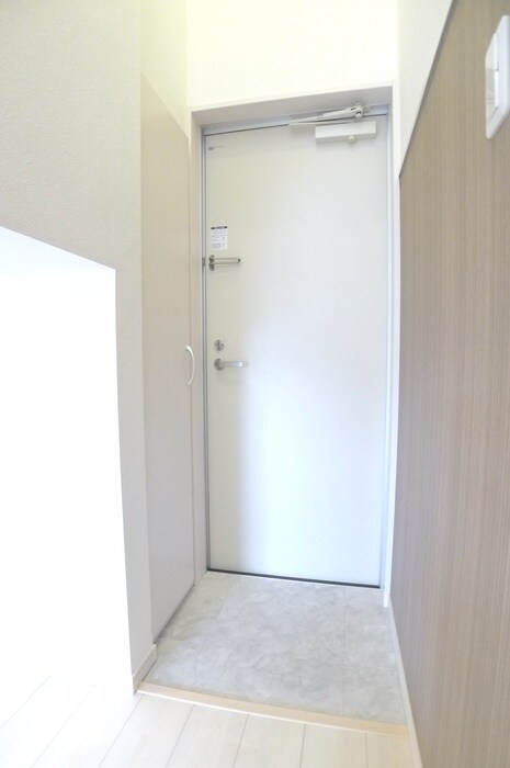 物件内観写真13　(玄関)