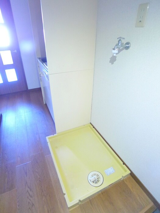 物件内観写真12　(洗濯機置場)