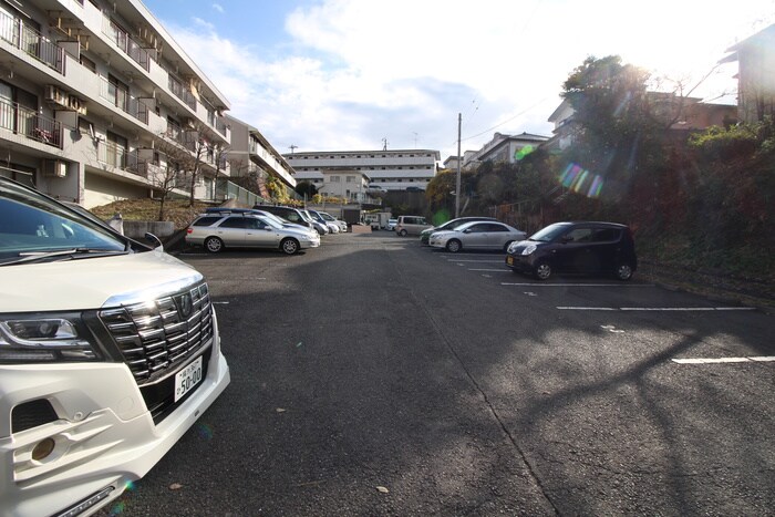 物件外観写真3　(駐車場)