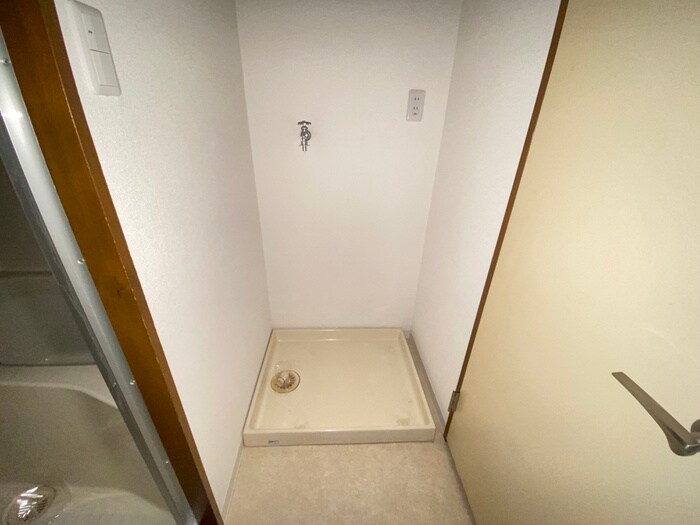 物件内観写真18　(洗濯機置場)