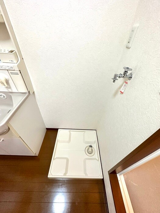 物件内観写真12　(洗濯機置場)