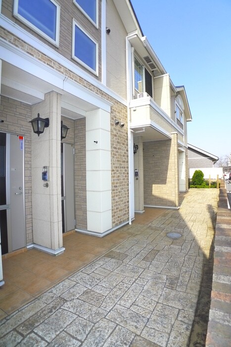 物件外観写真4　(エントランス部分)