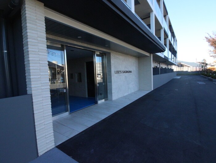 物件外観写真3　(エントランス部分)