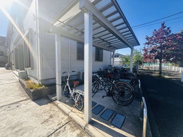物件外観写真3　(駐輪場)