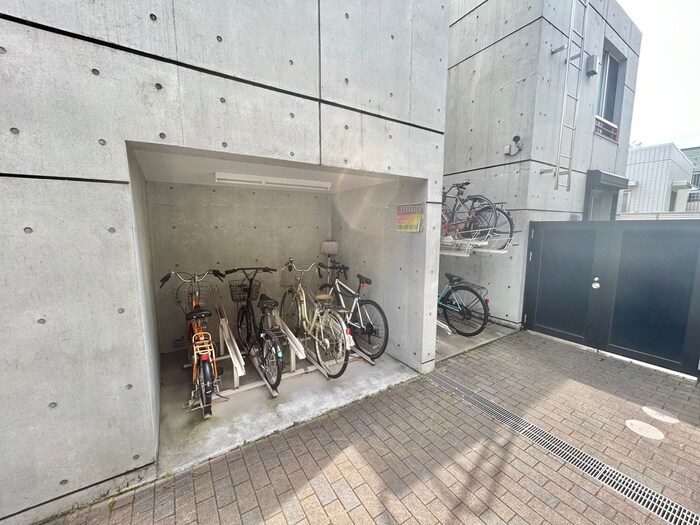 物件外観写真4　(駐輪場)