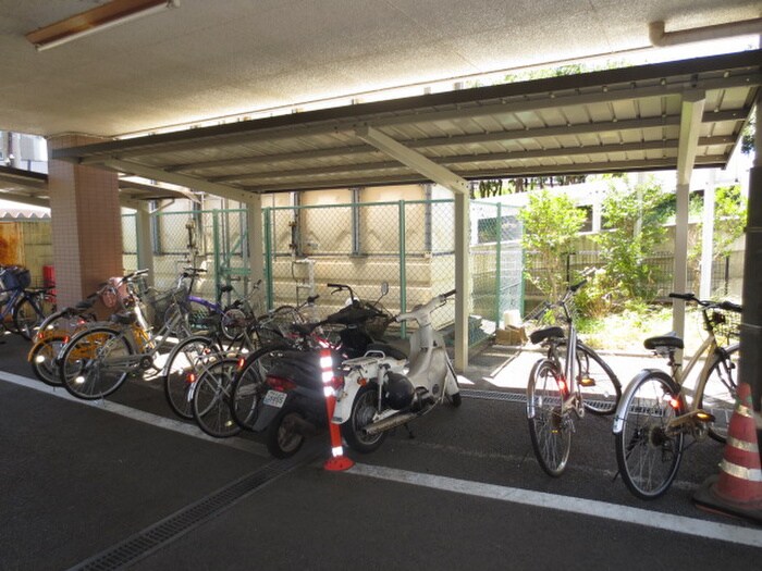 物件外観写真4　(駐輪場)
