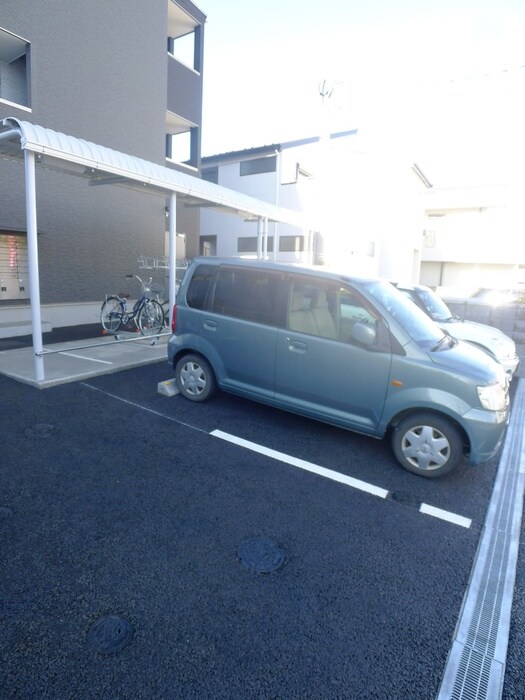 物件外観写真5　(駐車場)