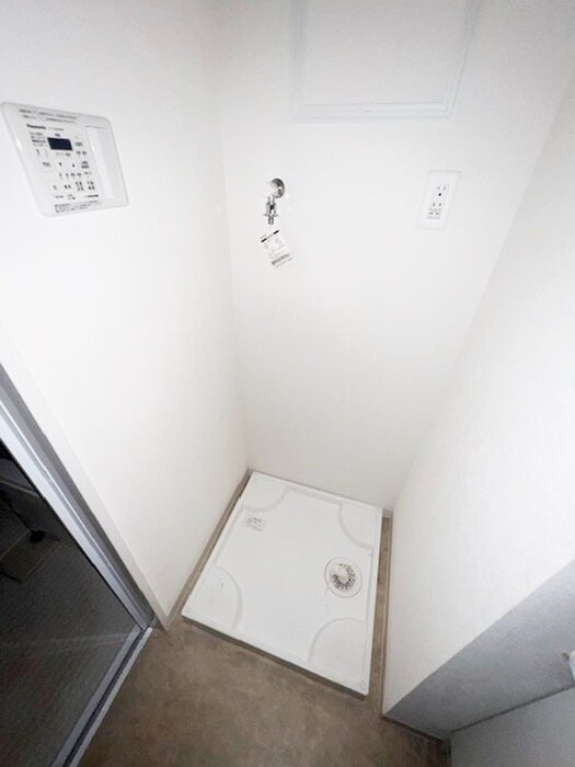 物件内観写真15　(洗濯機置場)