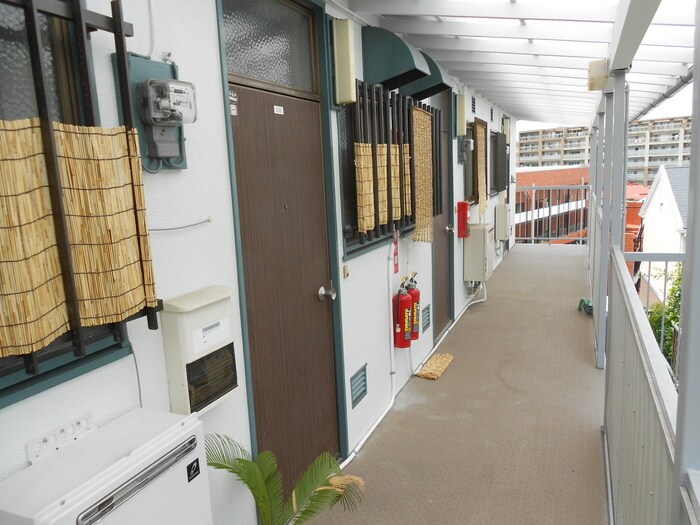 物件外観写真5　(エントランス部分)