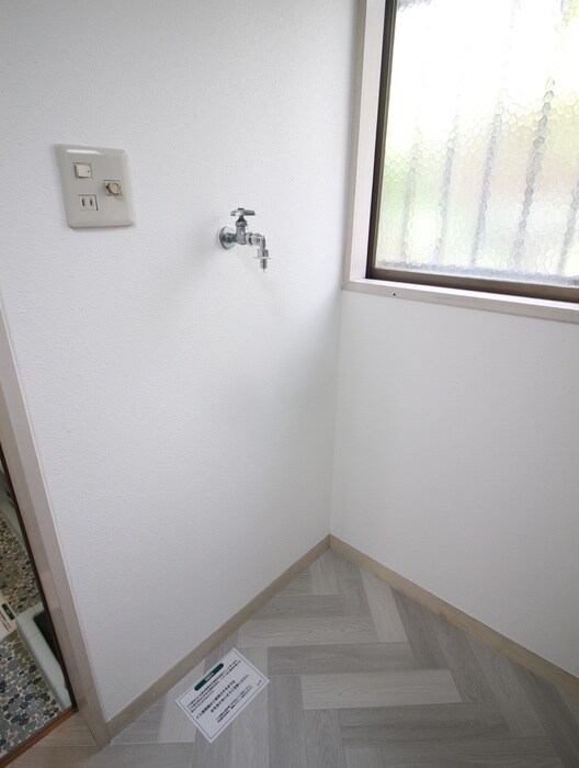 物件内観写真14　(洗濯機置場)