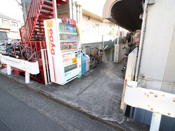 物件外観写真3　(エントランス部分)