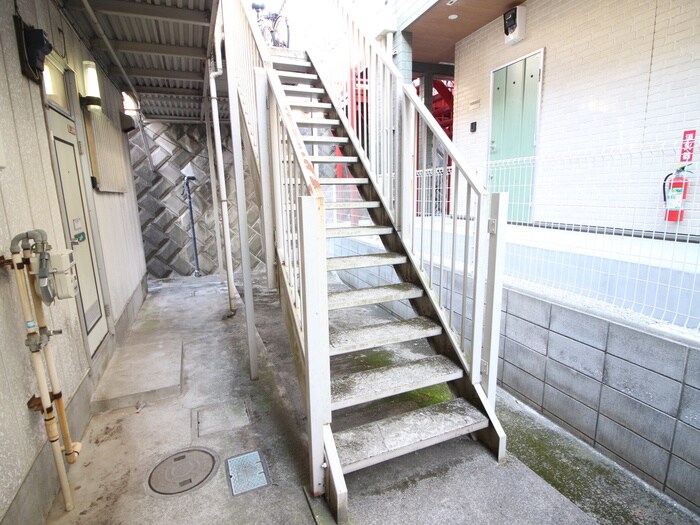 物件外観写真4　(エントランス部分)