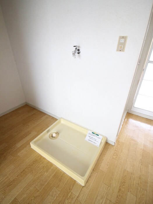 物件内観写真13　(洗濯機置場)