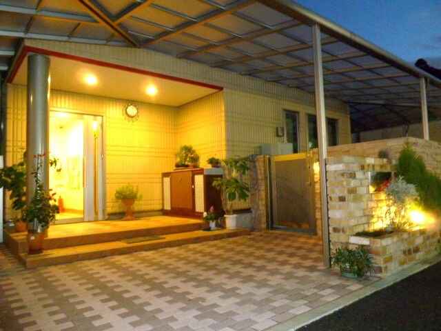 物件外観写真1　(エントランス部分)