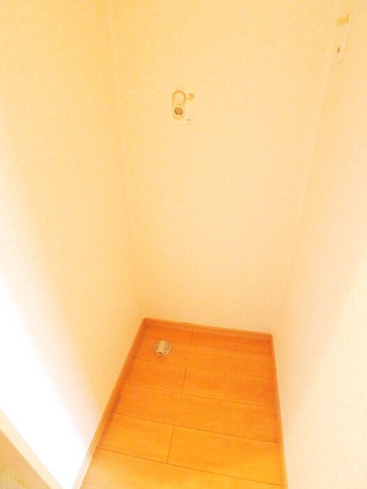 物件内観写真17　(洗濯機置場)