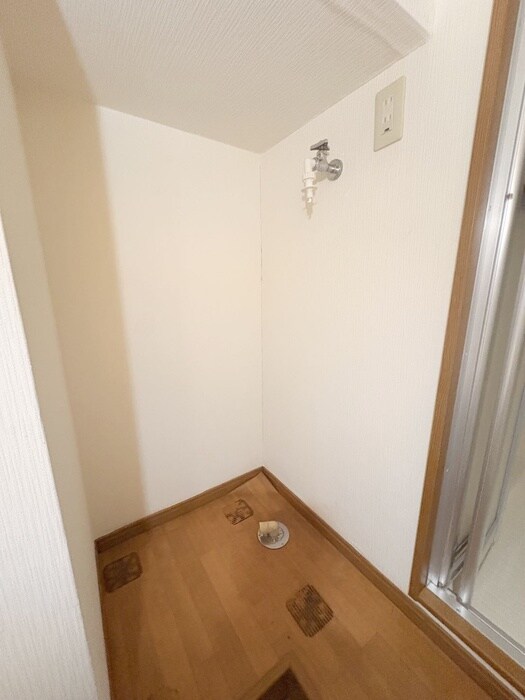 物件内観写真13　(洗濯機置場)