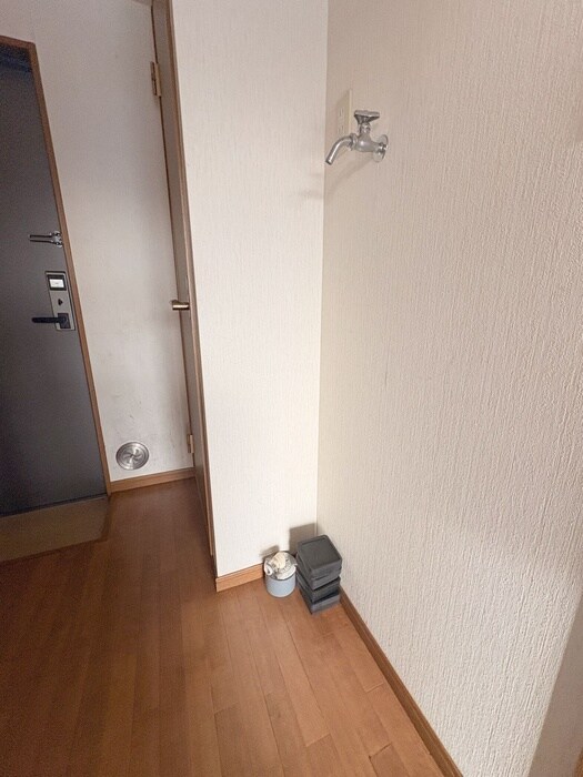 物件内観写真14　(洗濯機置場)