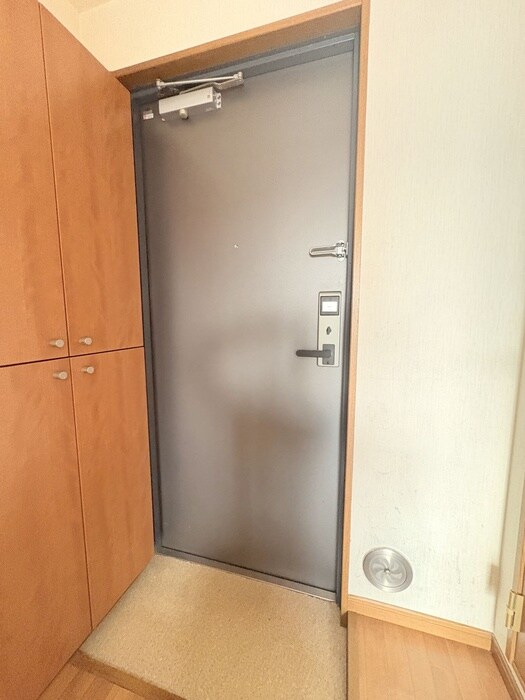 物件内観写真16　(玄関)
