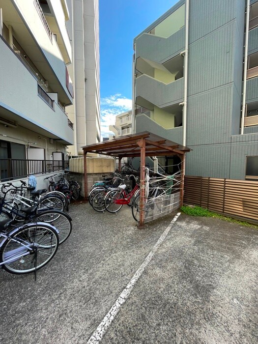 物件外観写真4　(駐輪場)