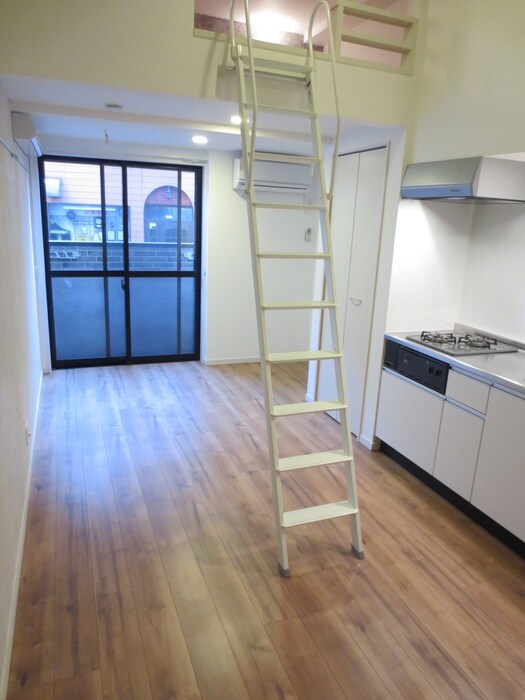 物件内観写真6　(室内からの展望)