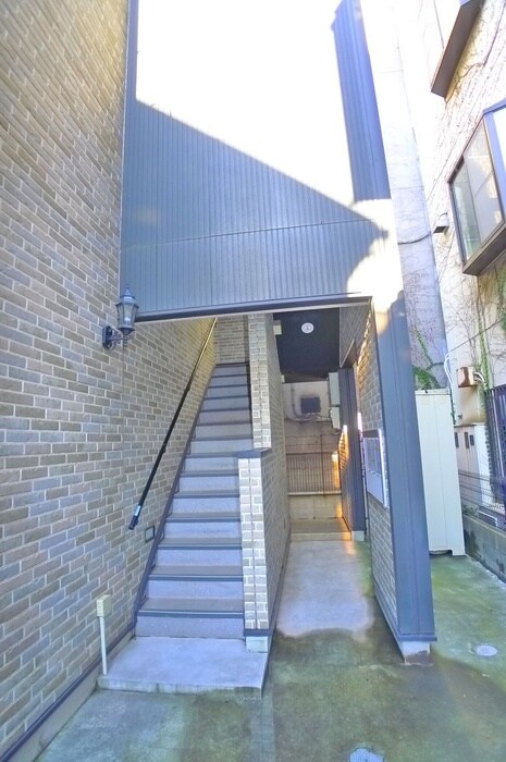 物件外観写真4　(エントランス部分)