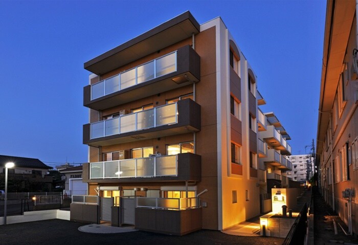 物件外観写真5　(エントランス部分)