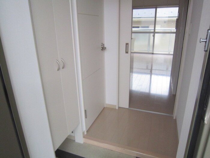 物件内観写真16　(玄関)