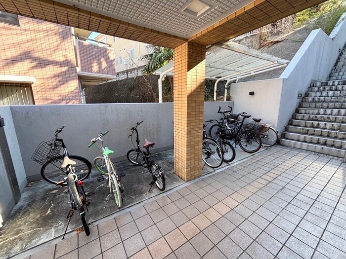 物件外観写真2　(駐輪場)