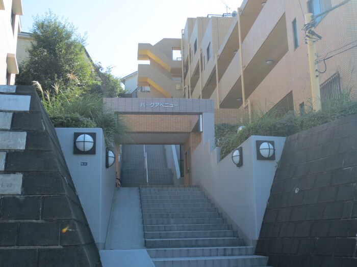 物件外観写真5　(エントランス部分)