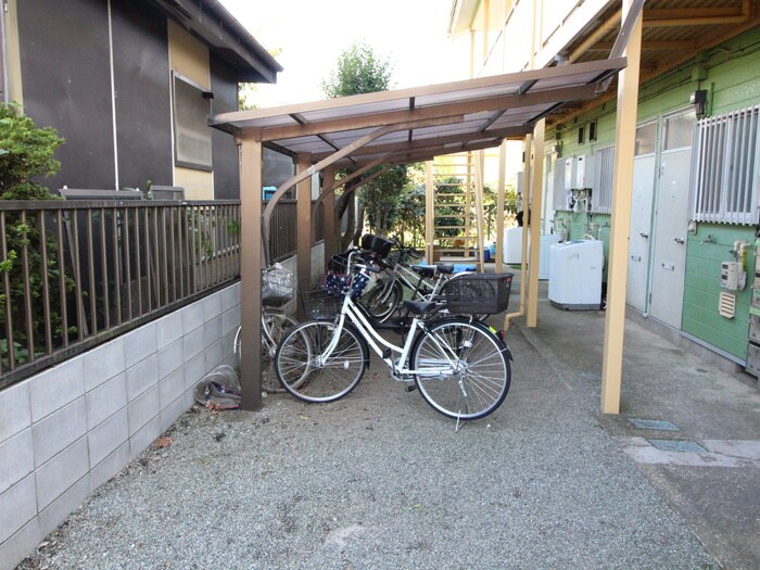 物件外観写真3　(駐輪場)